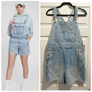 GAP Denim Shortalls Jean Shorts Overalls Raw Hem Distressed Women’s Size Small
